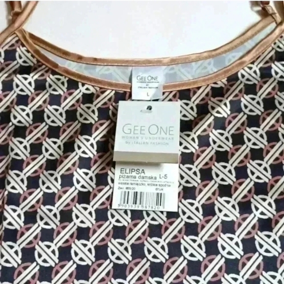 Women's Black and White metric Blouse - Picture 3 of 11